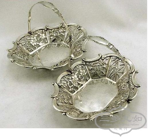 pair of Linsky baskets.JPG