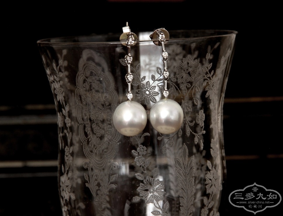 a pair of south sea pearl earrings 1.JPG