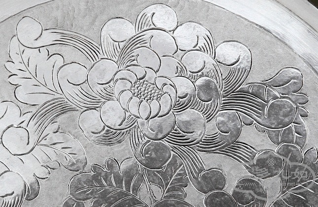chrysanthemum salver details-3.JPG