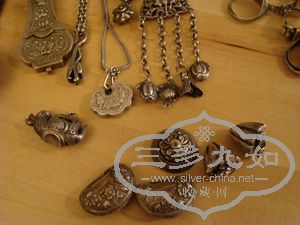 small objects002 sm.jpg