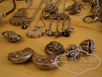 small objects003 sm.jpg
