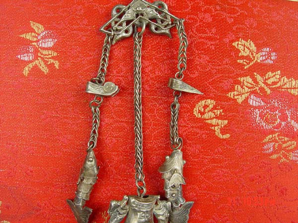 ���Ծ����ĹҼ�����������Ԫ�𣬣�������Ԫ��